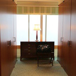 ザ・リッツ・カールトン東京 - クローゼットでこの広さ