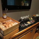 ザ・リッツ・カールトン東京 - ブッフェスタイルで「おつまみ」も自由に…