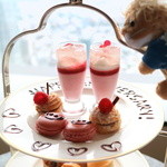 ザ・リッツ・カールトン東京 - 【１段目】桃のペリーヌ/季節のマカロン/パリブレスト