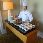 ザ・リッツ・カールトン東京 - 笑顔が素敵なシェフ（土曜日はロブスターのオムレツを焼いてくれます）