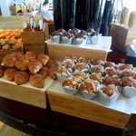 ザ・リッツ・カールトン東京 - ホテル自家製のパンが豊富