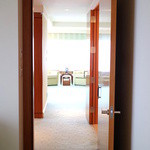 ザ・リッツ・カールトン東京 - リビングとベッドルームをつなぐ通路