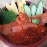 蛇の目 - シャケ親子丼②