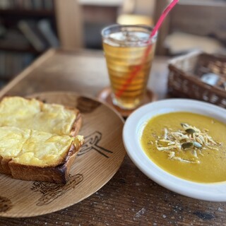MIA'S BREAD_0