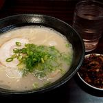 久留米ラーメン ふくの家 愛敬店 - ラーメン＋辛子高菜