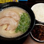 久留米ラーメン ふくの家 愛敬店 - ラーメン＋辛子高菜＋小ご飯