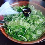 牧のうどん 武雄北方店 - ねぎ　各テーブルに置いてあり入れ放題