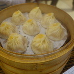 盛園絲瓜小籠湯包 - 2015.05 蟹黄湯包(200NT$/8個)蟹の身がしっかり入って濃厚でした。