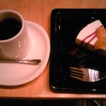 Cafe RENGA - レアチーズケーキとホットコーヒー