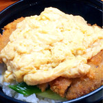 まつもと食堂 - カツ丼 750円 (みそ汁と漬け物付き)