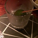 バー・バーンズ - オリーブもテイストを変えて楽しめる一工夫が。