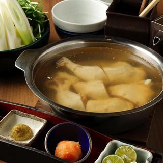 "Chicken Hot Pot" is a popular hotpot made with a new recipe that cannot be imitated at other restaurants.