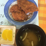 レストラン ふくしん - カツ丼(小) ¥760 お味噌汁、たくあん付き。