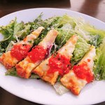 OUI - 3つ目の前菜、スパニッシュオムレツのサラダ仕立て。