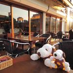 今日はお友だちのお誕生日祝いをするために、
          記念日コースで予約して、テラス席を用意してもらったんだ。
          こちらのお店のテラス席は、普通のテラス席とちょっとちがうよ～