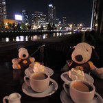 OUI - 珈琲or紅茶が選べたので、ボキらは珈琲に。
      こんな素敵な場所で頂くケーキと珈琲、最高！！
      
      ちびつぬ「ステキ、ステキ～♪」