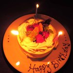 OUI - そして、そして・・・お誕生会のメインイベント
      自家製ホールケーキの登場だよ～
      
      ♪♪ハッピバースデ～、ボ～キ～♪♪
      (↑つぬっこの誕生祝いではありません)