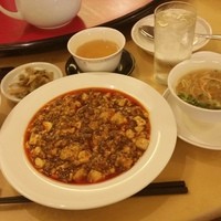 赤坂 四川飯店 - 「陳マーボードーフ （四川山椒入り） (1300円)」のセット
