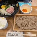 中村麺兵衛 - 料理写真:ネギトロ丼と冷やしそば 玉子無料