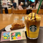 スターバックス・コーヒー - ドリンク写真:ピカチュウとアップルパイ