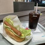 ドトールコーヒーショップ - 料理写真:レタスドック370円
アイスコーヒー300円