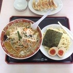 あぢとみ食堂 - 野菜増しつけタンメン、餃子、味玉追加。