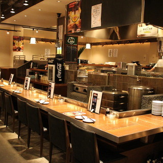 Open space and lively kitchen!