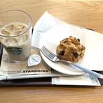 スターバックスコーヒー - 料理写真:チョコレートチャンクスコーン・ソイラテ(アイス)