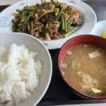 和光 - 料理写真:牛肉ニンニク茎炒め定食 1100円
小鉢は付かない