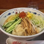 龍上海 - ラー博は俺の社員食堂。  待ってました！  今年も冷やしの季節がやってきた！  夏季限定、冷やしからみそラーメン！  ハム、きゅうり、玉子に生姜、そしてからみそ！