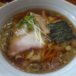 味な処由 - 中華そば￥450♪ランチ時は半チャーハンとセットで￥700です(^.^)