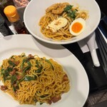 快活CLUB - 料理写真:手前が麻辣焼きそば、上がホルモン辛味噌焼きそば