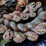 魚山人 - 赤米のお寿司！美味しいけど食べきれない〜♪