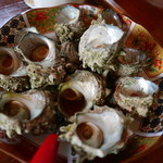 魚山人 - サザエのつぼ焼き。ひとり２個以上！