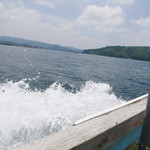 魚山人 - 約5分間のクルージングで竜宮城に到着。