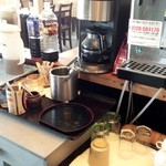 高盛食堂 - お冷とコーヒー　セルフ