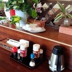 高盛食堂 - センターテーブル席