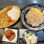 ゆで太郎 - 料理写真:朝カレーセット（そば半分）＋コロッケ