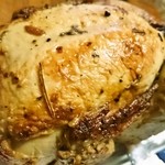 TOGETHER - ブラジルの鶏の丸焼きハーブやトマトなどに浸されてる