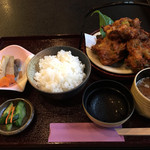 Kyoudo Jiki Hinokiya - みそ天とごはん 800円
                        郷土食。
                        これだけでも結構おなかいっぱいになります。