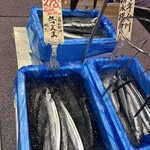 イオンモール - 料理写真:日曜5時過ぎ、結構残ってました。今年はシーズン初めに北海道産のパサパサのサンマを食べてみんな敬遠?