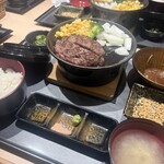 とろけるハンバーグ福よし - 料理写真: