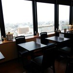 キッチン ゴン - 『キッチン ゴン 京都駅ビル店』さんのテーブル席の様子～♪(^o^)丿