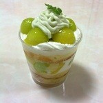 サクライ 洋菓子店 - メロンのパフェケーキ。480円