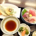 魚住 - 特別定食900円（刺身、いわし天ぷら）