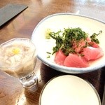 魚住 - 山かけ650円、かつお塩辛350円