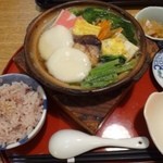 雑煮のせき亭 - 博多雑煮（1300円：税別）・・お出汁はかなりの薄味だそう。