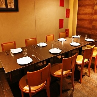 6～8名様にオススメの中人数で使いやすい個室です。接待や小規模なご宴会に◎