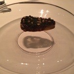 ア・ニュ ルトゥルヴェ・ヴー - その他写真：フォアグラのソテーだが焼き加減、表面のカリカリ感、トッピングの組み合わせが絶妙