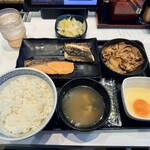 吉野家 - 料理写真:牛鮭定食、塩さば、お新香、玉子、のり